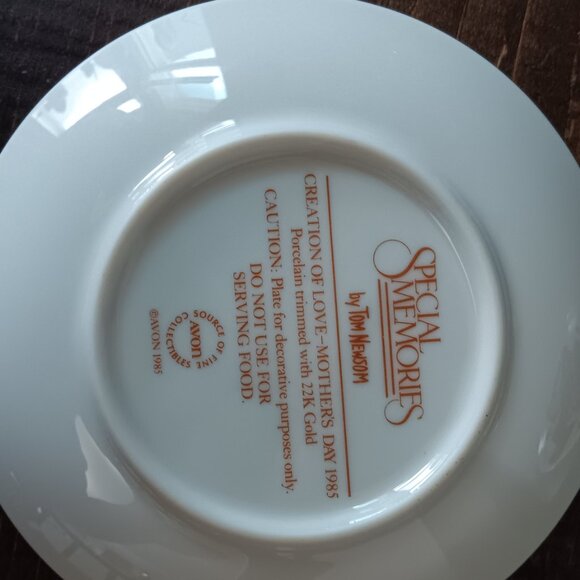 Avon Special Memories Vintage Decorative Plates Set of 2 by Tom Newsom - Picture 2 of 4